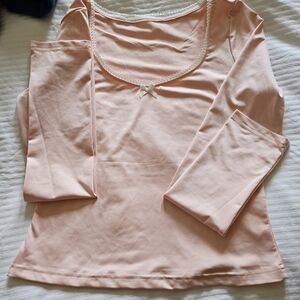 Women’s Long-Sleeve Scoop Neck Crop Top - Light Peach